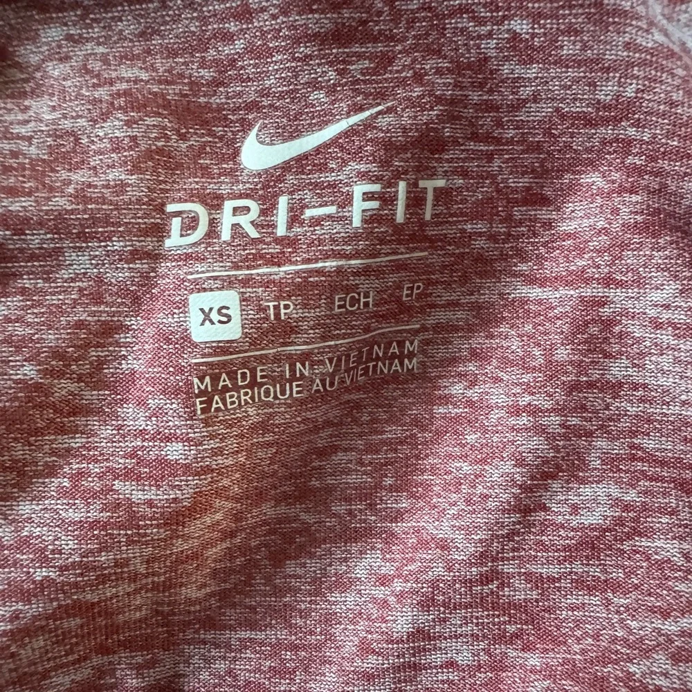 Nike Womens Dri Fit Hooded Running Pullover Top Heathered Marl Red Size XS EUC
